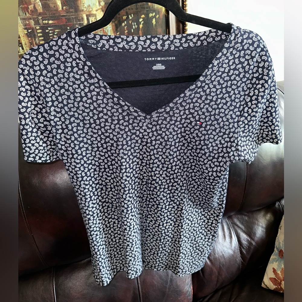 Tommy Hilfiger size large v neck